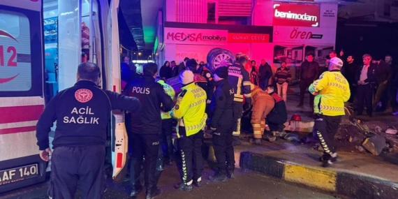 Polisten kaçan otomobil takla attı: 3 yaralı!