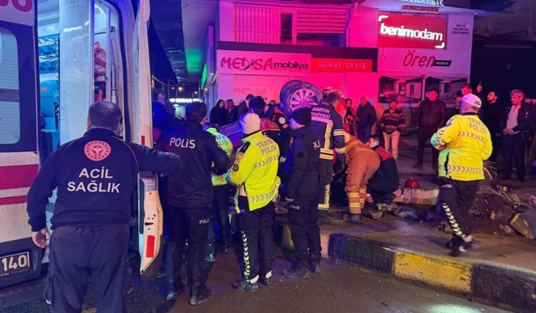 Polisten kaçan otomobil takla attı: 3 yaralı!