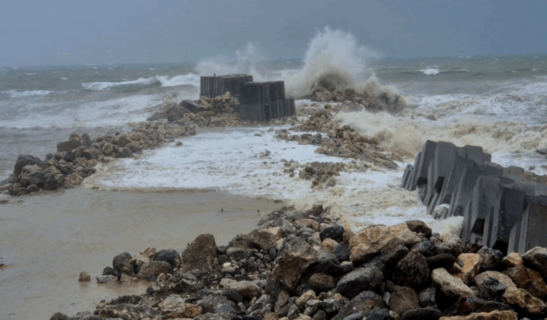 Alaplı’da Fırtına ve Sağanak Hayatı Olumsuz Etkiledi