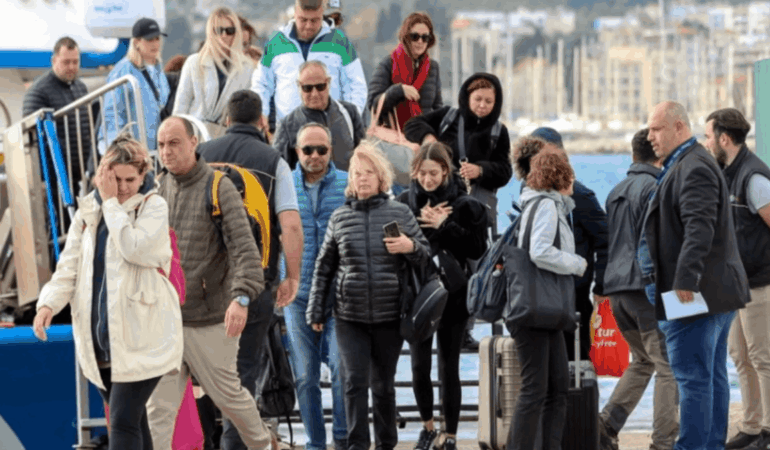 Türk Turistler Yunan Adalarına Akın Etti!