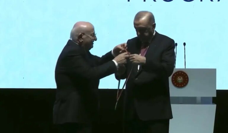 Erdoğan’dan LGBTİ+ ve CHP’ye Sert Eleştiriler!