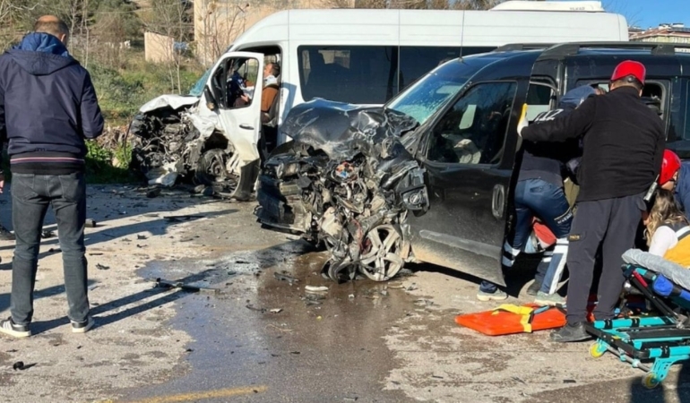 Osmaniye’de İşçi Servisi Kaza Yaptı: 7 Yaralı!