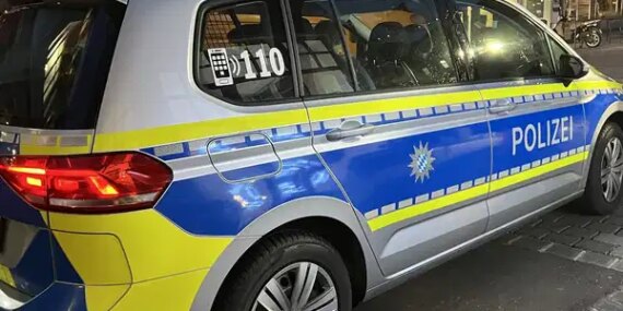 Elçilikte Protesto: Duman Bombaları ve Sloganlar