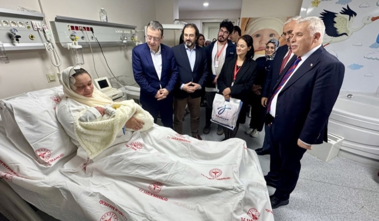 Trabzon’da Yeni Yılın İlk Bebeği Suda Doğdu!