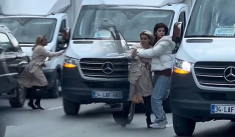 Esenyurt’ta Kadın Sürücünün Trafik Tansiyonu!