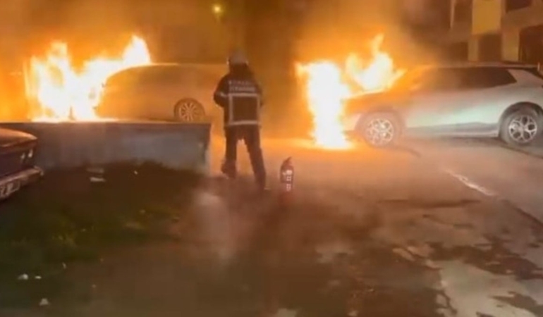 Darıca’da Park Halindeki Araçta Yangın Çıktı!