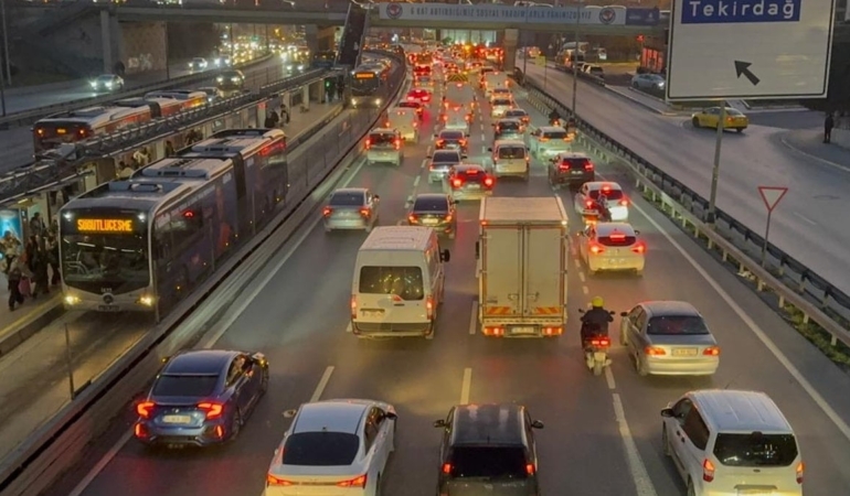 İstanbul’da Trafik Düzeni: Kapatılan Yollar Açıklandı