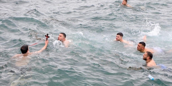 Tirilye’de Denizden Haç Çıkarma Töreni Yapıldı