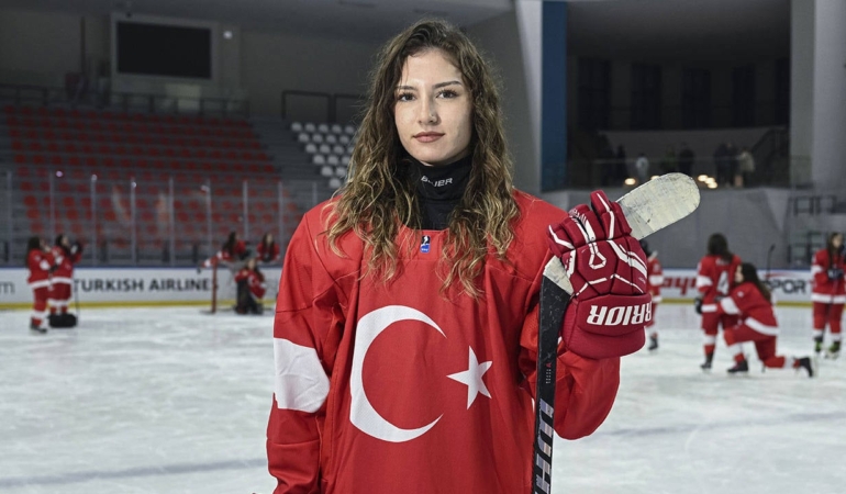 Buz Hokeyinde Altın Madalya Hedefi!