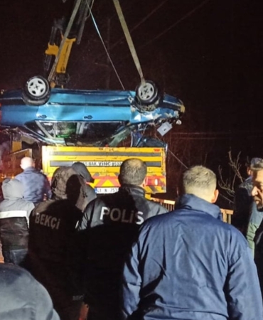 Baba ve Oğul Çayda Boğuldu: Feci Kaza!