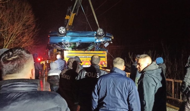 Baba ve Oğul Çayda Boğuldu: Feci Kaza!