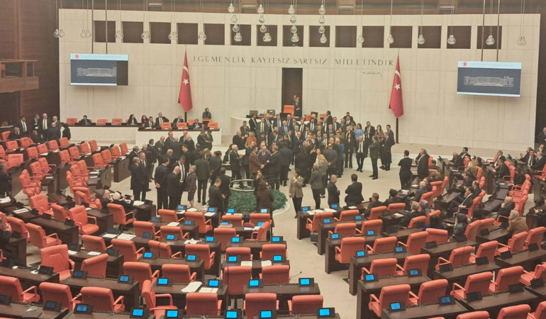 TBMM’de Yoklama Krizi: Ahlaksızlık İddiası!