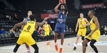 Anadolu Efes, Paris’te çıkış peşinde!