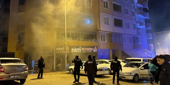 Bahçelievler’de Yangın: 5 Kişi Dumandan Etkilendi