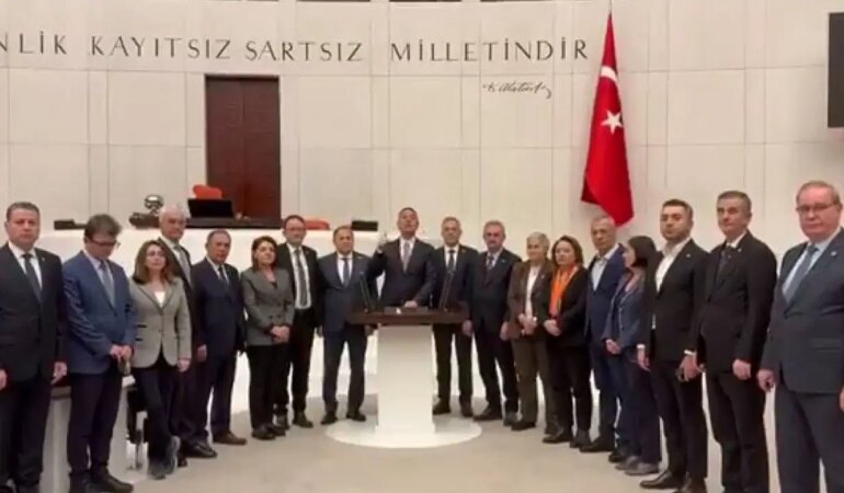CHP’den Emekliler İçin ‘Nöbet’ Eylemi Sürüyor!