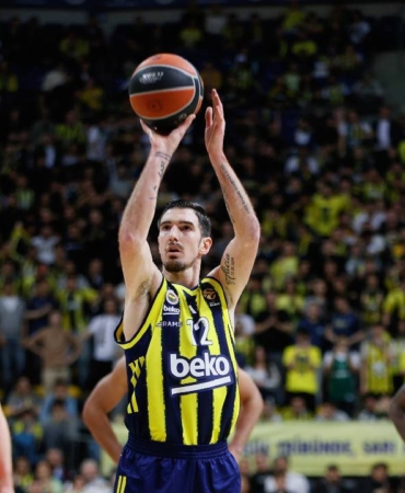 Fenerbahçe Beko, Valencia’yı 82-79 ile yendi!