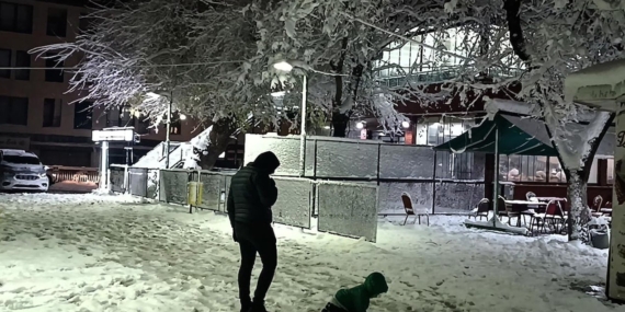 Yeni Yıla Kar Yağışı ve Silah Sesleriyle Giriş