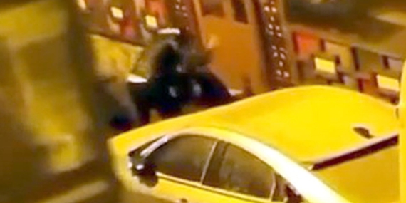 İstanbul’da Sokak Ortasında Şok Eden Kavga!