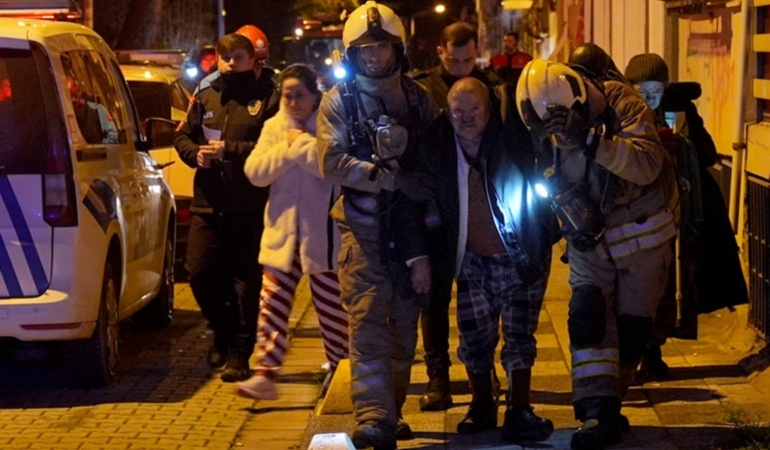 Acıbadem’de Yangın: 8 Yaralı, 1’i Ağır!