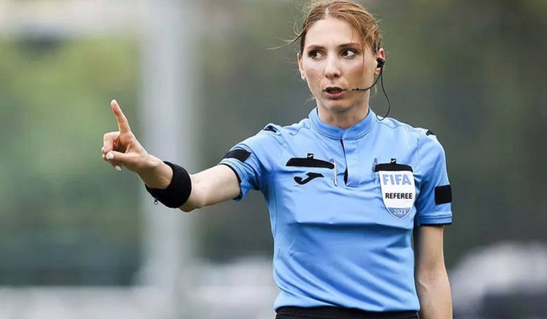 Türk Kadın Hakemlerden Tarihi Başarı!