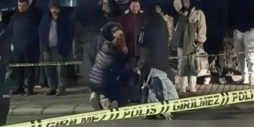 Tramvaydan İnip Karşıya Geçenlere Feci Çarpma!