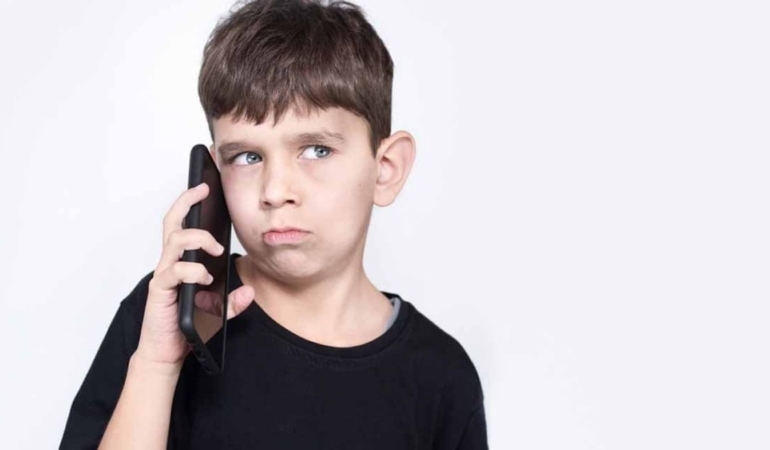 13 Yaş Öncesi Telefon, Çocuk Sağlığını Tehdit Ediyor