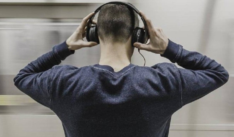 Kulak Kurdu: Beyninizi Sabote Eden Müzik Etkisi