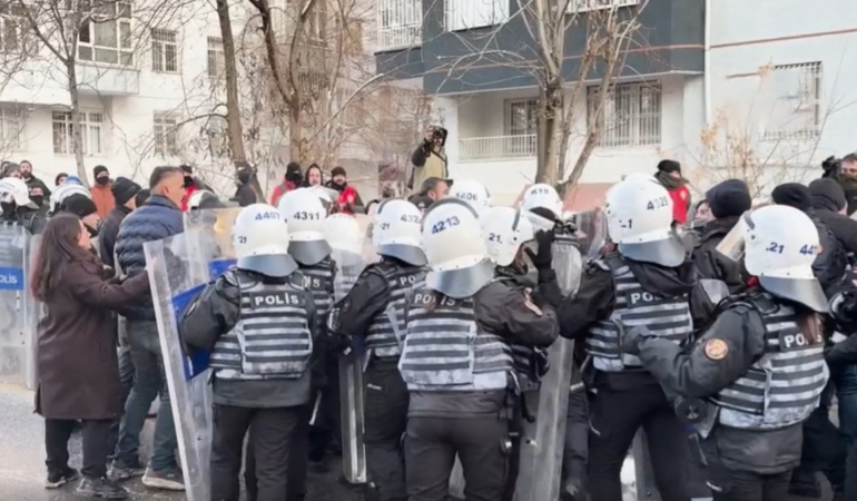 Diyarbakır’da Protesto Yürüyüşüne Polis Müdahalesi