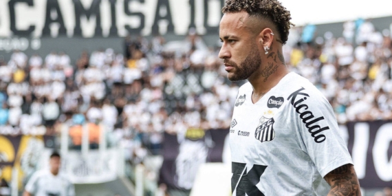 Neymar, Santos ile 2026’ya kadar devam ediyor!