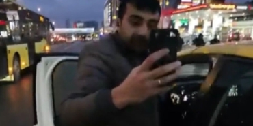 Taksici Engelli Aileyi Aracından İndirdi!