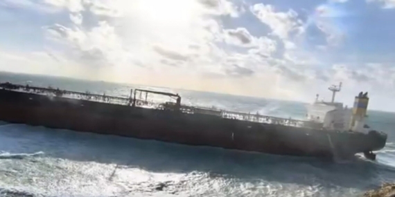 Bozcaada’da Karaya Oturan Tanker Kurtarıldı!