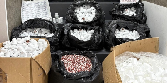 İzmir’de Uyuşturucu Operasyonu: 1,6 Ton Hammadde Ele Geçirildi!