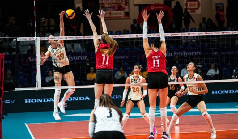 VakıfBank, Beşiktaş’ı 3-1 ile geçti! Galibiyet serisi sürüyor!