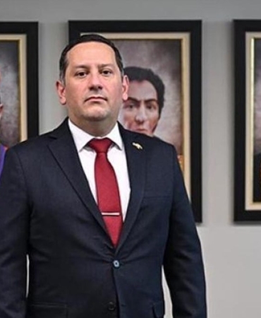 Venezuela Elçisi: Maduro Zorla Giderilmekte!