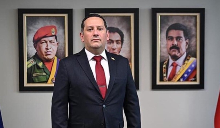 Venezuela Elçisi: Maduro Zorla Giderilmekte!