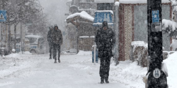 Kar Yağışı Ulaşımı Felç Etti, Çalışmalar Devam Ediyor