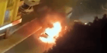 Park Halindeki Araçta Gece Yangını: Olay Yeri Kayıt Altında!